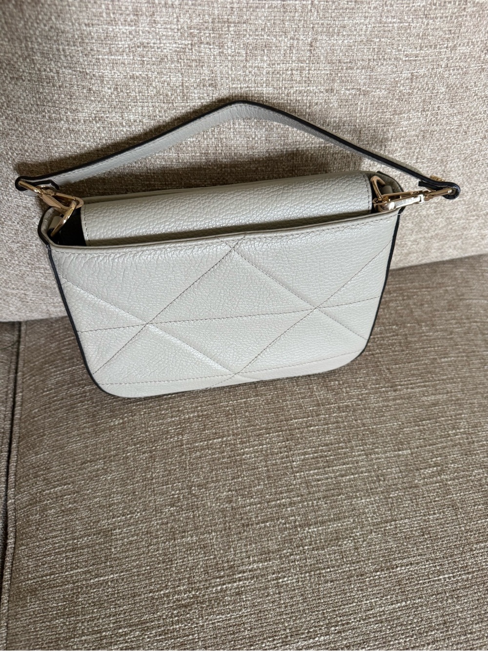 Quilted Pebbled Leather Shoulder Bag in Light Gray